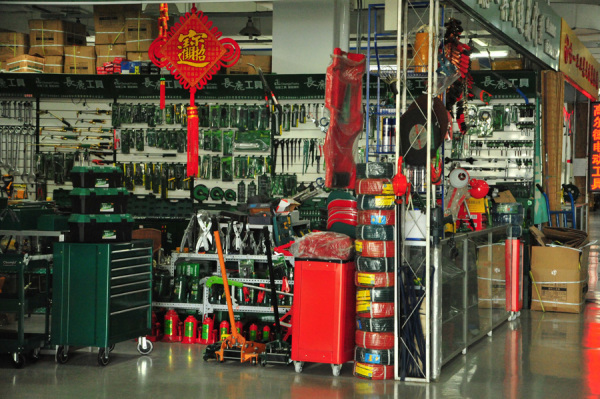 有誰知道大連華北路五金機電批發市場怎么走?那里經營規模大嗎?